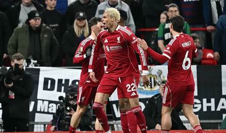 ليفربول يكتسح نيوكاسل برباعية ويستعيد ذاكرة الانتصارات