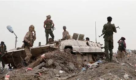 رئيس الحكومة اليمنية: لفتح تحقيق في حادثة اقتحام مقر صحيفة عدن الغد