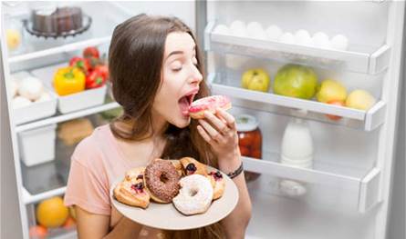 العادات الغذائية الخاطئة وأضرارها على الجسم