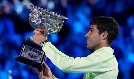 لأول مرة.. النجم ألكاراز يرفع كأس بطولة أستراليا الكبرى