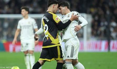 "مشادة" بين دياز وأخوماش تشعل مواقع التواصل في المغرب