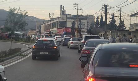 بالصور: زحمة سير خانقة على طريق الكازينو ـ طبرجا