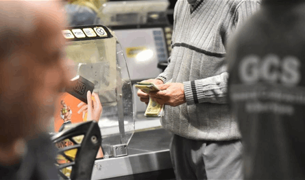 لبنان – بعد زيادة رسوم ضريبة القيمة المضافة والبنزين.. ما هي نسبة ارتفاع الأسعار؟