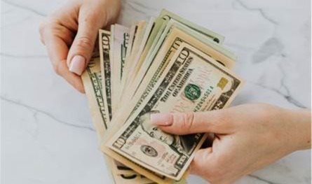 لبنان – المواطنون يكسبون الدولارات خطوة بخطوة.. ما علاقة القرض الحسن؟