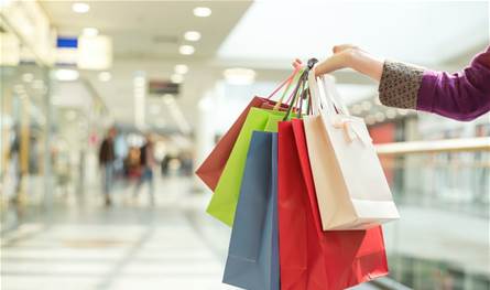 لبنان – شحنات متوقفة وخسائر متراكمة.. موسم الأعياد يهدد متاجر الألبسة