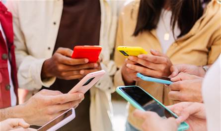 لبنان – مشروع حظر وسائل التواصل الاجتماعي على القاصرين: بين الأبعاد التشريعية والتحديات العملية