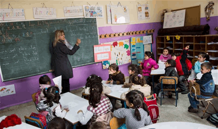 لبنان – المعلم في لبنان.. رسالة تربوية تعاني الانهيار