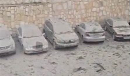 بالفيديو... أضرار بعد إستهداف مبنى قرب مستشفى الشيخ راغب حرب