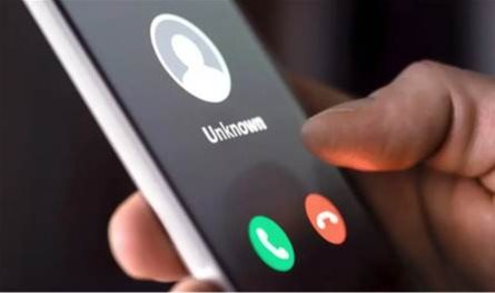 في لبنان.. رئيس بلدية يتلقى "اتصالاً إسرائيلياً للإخلاء"