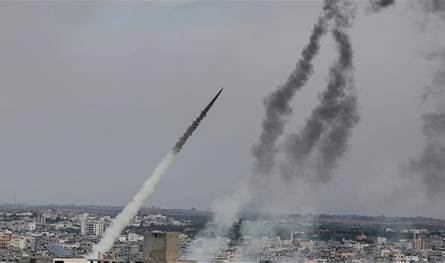 من لبنان.. صواريخ نحو إسرائيل وبيان عن "قصف قاعدة عسكرية"