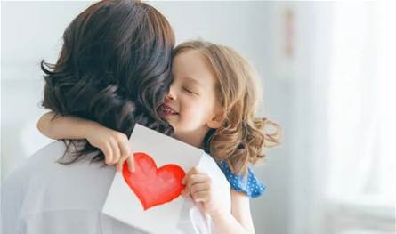 "بين الحرب والغربة" عيد الأم يُختصر بمكالمة هاتفية