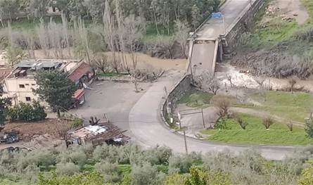 بالصور.. استهداف جسر جديد في الجنوب