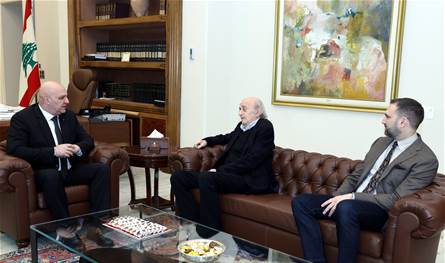 مشاورات مكثفة لرئيس الجمهورية وبري متخوف من استغلال إسرائيل ملف النازحين لبث الفتن