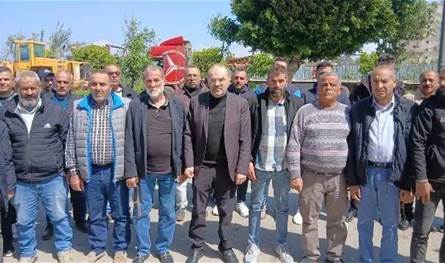 سائقو الشاحنات في طرابلس ينفذون وقفة تحذيرية