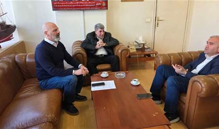 وزارة "الأشغال" تبحث آلية جديدة لتعرفة سيارات الأجرة