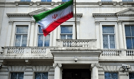 هل يحق للسفير الإيراني عدم مغادرة لبنان بعد سحب أوراق اعتماده؟