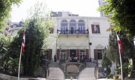 أزمة ديبلوماسية تزيد الانقسام.. سحب اعتماد السفير الإيراني والحكومة على المحك