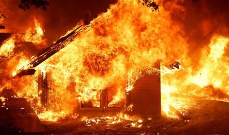 3 قتلى وعدد من الإصابات بحريق داخل محل في عكار (صورة)