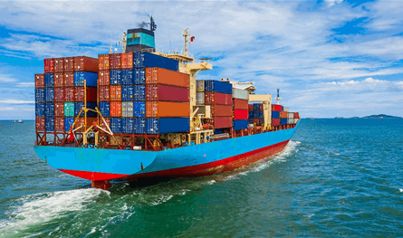 الشحن البحري إلى لبنان..  تغيّرات فرضتها الحرب وإقفال مضيق هرمز