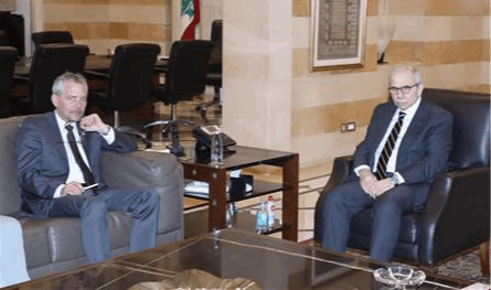 سلام عرض مع فون آركس عمل اللجنة الدولية للصليب الأحمر بالتعاون مع مختلف الوزارات