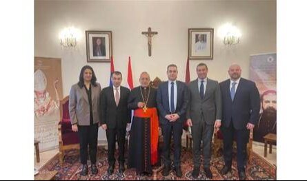 ميناسيان تسلم من وفد "الوطني الحر" مقترحه لحماية لبنان: لبث روح الوحدة