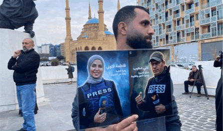 وقفة احتجاحية في ساحة الشهداء تنديداً باستشهاد الصحافيين شعيب وفتوني