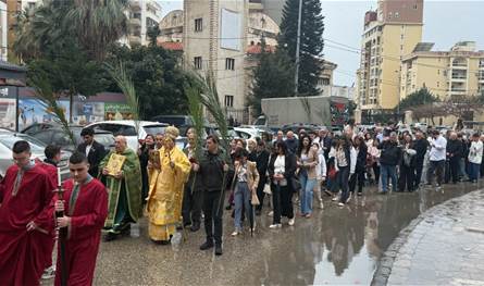 المطران ضاهر ترأس قداس الشعانين في الميناء