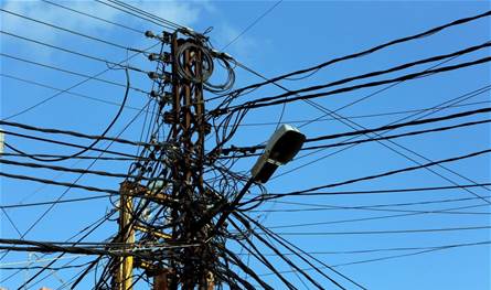 "مدفعية إسرائيلية" تقطع الكهرباء عن بلدات لبنانية