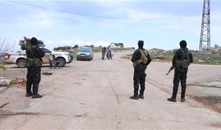 صواريخ ومسيّرات ومقاتلين أجانب.. تعزيزات عسكرية سورية إلى الحدود اللبنانية