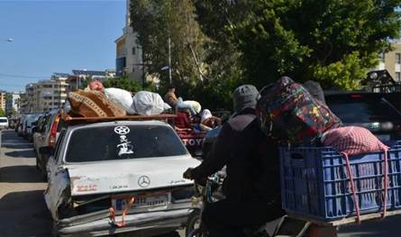 أسلحة داخل سيارات النازحين؟!