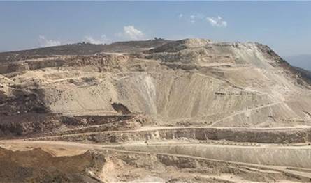 أزمة إسمنت جديدة تلوح في الأفق… واتّهامات بالاحتكار والتخزين