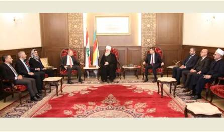 شيخ العقل يؤكد: المسؤولية الوطنية تحتم التضامن ودعم الجيش والمؤسسات