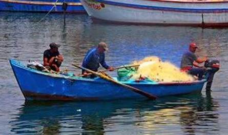 عند الحدود البحريّة اللبنانيّة - السوريّة... هذا ما حصل مع مجموعة من الصيادين