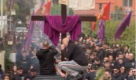 مغدوشة في حضرة الصليب.. صلاةٌ واحدة وقلبٌ واحد