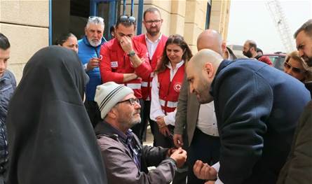 وزير الصحة تفقد مركز النازحين في المدينة الرياضية