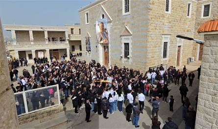 مخاوف متصاعدة في القرى المسيحية في الجنوب والراعي يطالب بترك ممرّات إنسانية