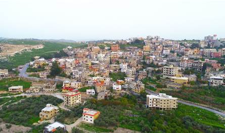 غارة اسرائيلية على عين بعال.. وعائلة تحت الانقاض