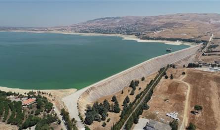 بالصور.. غارة إسرائيلية تستهدف القرعون