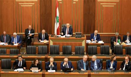 الكباش الداخلي تراجع بإنتظار نتائج المعركة