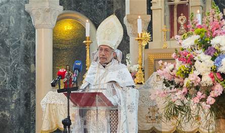 البطريرك ميناسيان في قداس الفصح: لبنان الذي نريده هو لبنان الرسالة والحياد