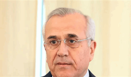 سليمان: نعيش الفرح بقيامة المسيح وسط اضطرابات اجتماعية