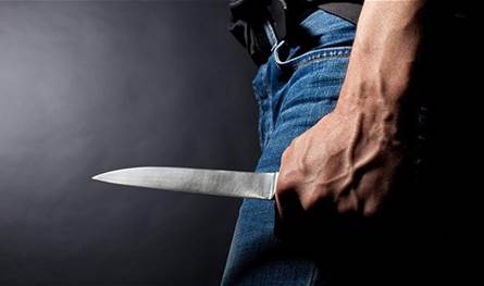 إصابة شخص بطعنة سكين خلال محاولة سلب في طرابلس