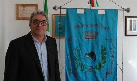 لدعم بلدة كفرمتى ولبنان.. رئيس بلدية مارتينيانو الإيطالية يوجه نداءً عاجلاً