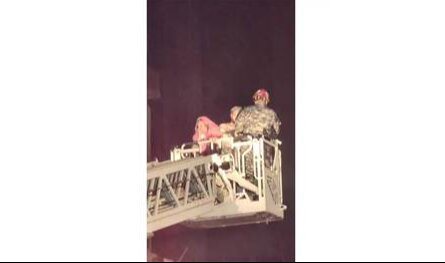 في تلة الخياط.. إنقاذ شخصين من تحت أنقاض المبنى المستهدف