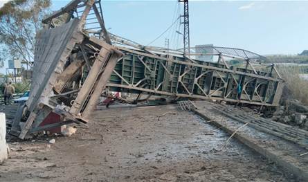 ضربة جسر القاسمية تقطع شريان صور- صيدا بالكامل