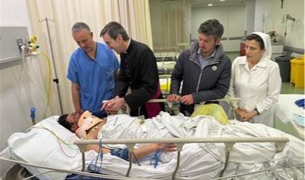 المونسنيور دو ويلمون زار المستشفى اللبناني الجعيتاوي.. وتفقّد المصابين في الغارات التي طالت بيروت