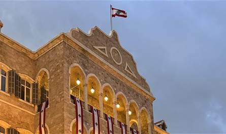 بالفيديو.. تجمّع لمناصري "حزب الله" أمام السراي الحكومي