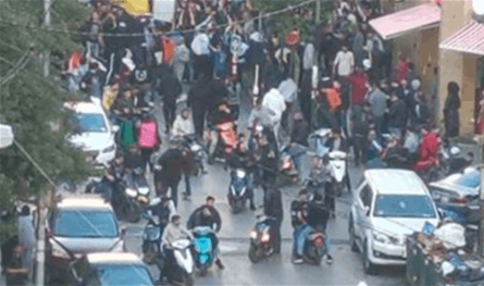 بالفيديو.. تظاهرة لـ"مناصري الثنائي" في الحمرا