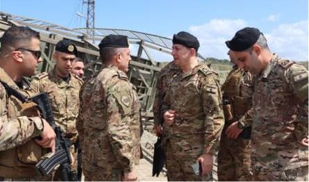 خطوة غير عادية لقائد الجيش