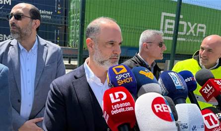 وزير الأشغال من مرفأ بيروت: مخزون الأمن الغذائي يكفي لثلاثة أشهر